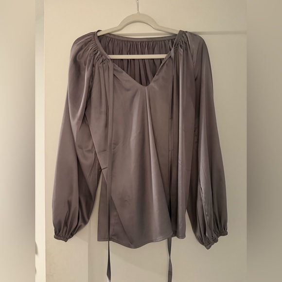 Elegant Women's Blouse in Dark Lavender - Picture 3 of 5